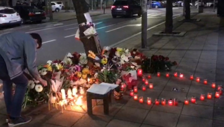 SVEĆE, CVEĆE I IKONE ISPRED RUSKE AMBASADE Beograđani zajedno u tuzi sa Rusijom nakon napada u Moskvi (VIDEO)