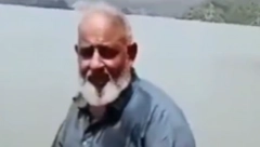 NAMESTIO SE ZA SELFI, A ONDA JE USLEDIO HAOS Čovek stao na ivicu obale, jedva izvukao živu glavu! (VIDEO)