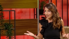 SANJA MARINKOVIĆ U OVOM IZDANJU SNIMALA EMISIJU! Ceo brus se vidi, ogroman prorez na grudima: "Ovo ne priliči jednoj voditeljki!"