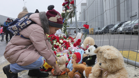 VOĐA TERORISTA IZ MOSKVE POSLE MASAKRA UDARIO DETE AUTOMOBILOM Stravičan zločin je imao i svoj užasan nastavak