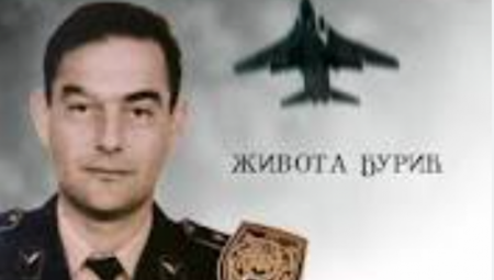 ŽIV NIJE HTEO MEĐU TERORISTE, OBRUŠIO SE AVIONOM NA NJIH Heroj Đurić je bio prva žrtva NATO te zlokobne 1999.