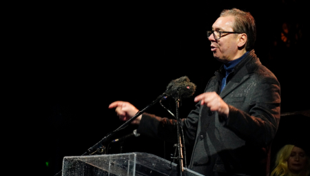 NOVI SPIN ŠOLAKOVIH MEDIJA Sprdaju se i relativizuju, ali džabe - Vučić svoju borbu NASTAVLJA