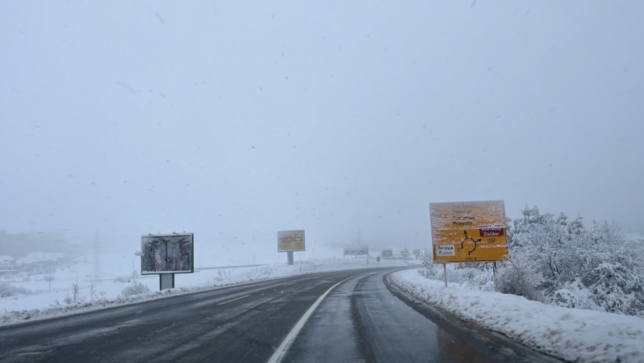 U OVIM DELOVIMA SRBIJE TEMPERATURA JE PALA ZA 20 STEPENI Juče proleće, a danas LEDARA! Jaku kišu ui sneg prati GRMLJAVINA