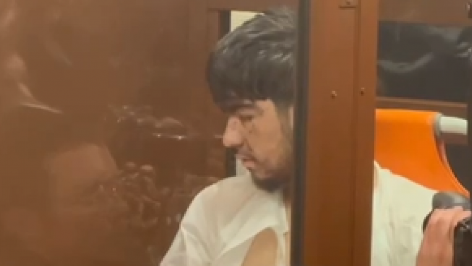 TERORISTA SE OKRENUO OD KAMERA TOKOM OBJAVLJIVANJA PRESUDE "Ne mogu da govorim" (VIDEO)