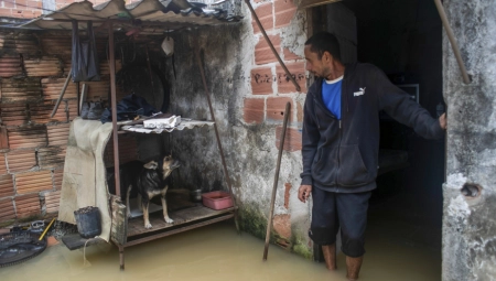 UŽAS U BRAZILU, 30 LJUDI POGINULO U POPLAVAMA Oko 15.000 stanovnika evakuisano