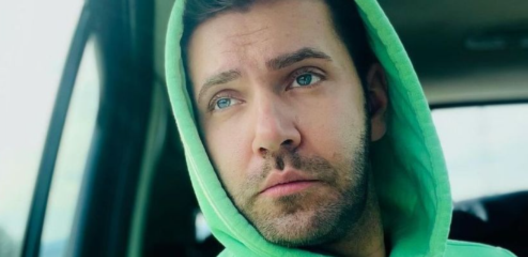 SRPSKI GLUMAC DOBIJA JEZIVE PRETNJE! Priznao javno da je biseksualac, a sada mu stižu stravične poruke