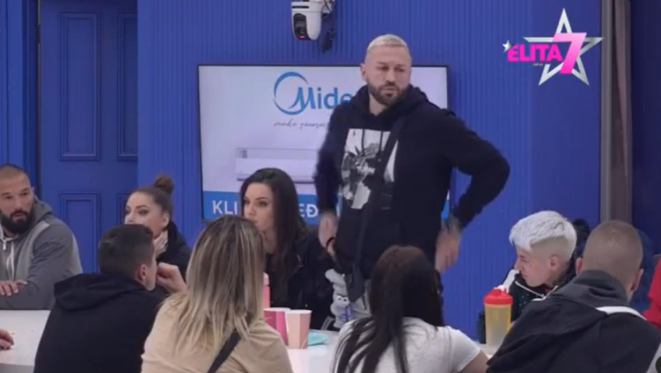 NJEGOV ULAZAK JE OSVETA MIONI I MENI! Ša ustao i izgovorio ove reči, Jovanovićeva ostala bez teksta, cimeru u šoku