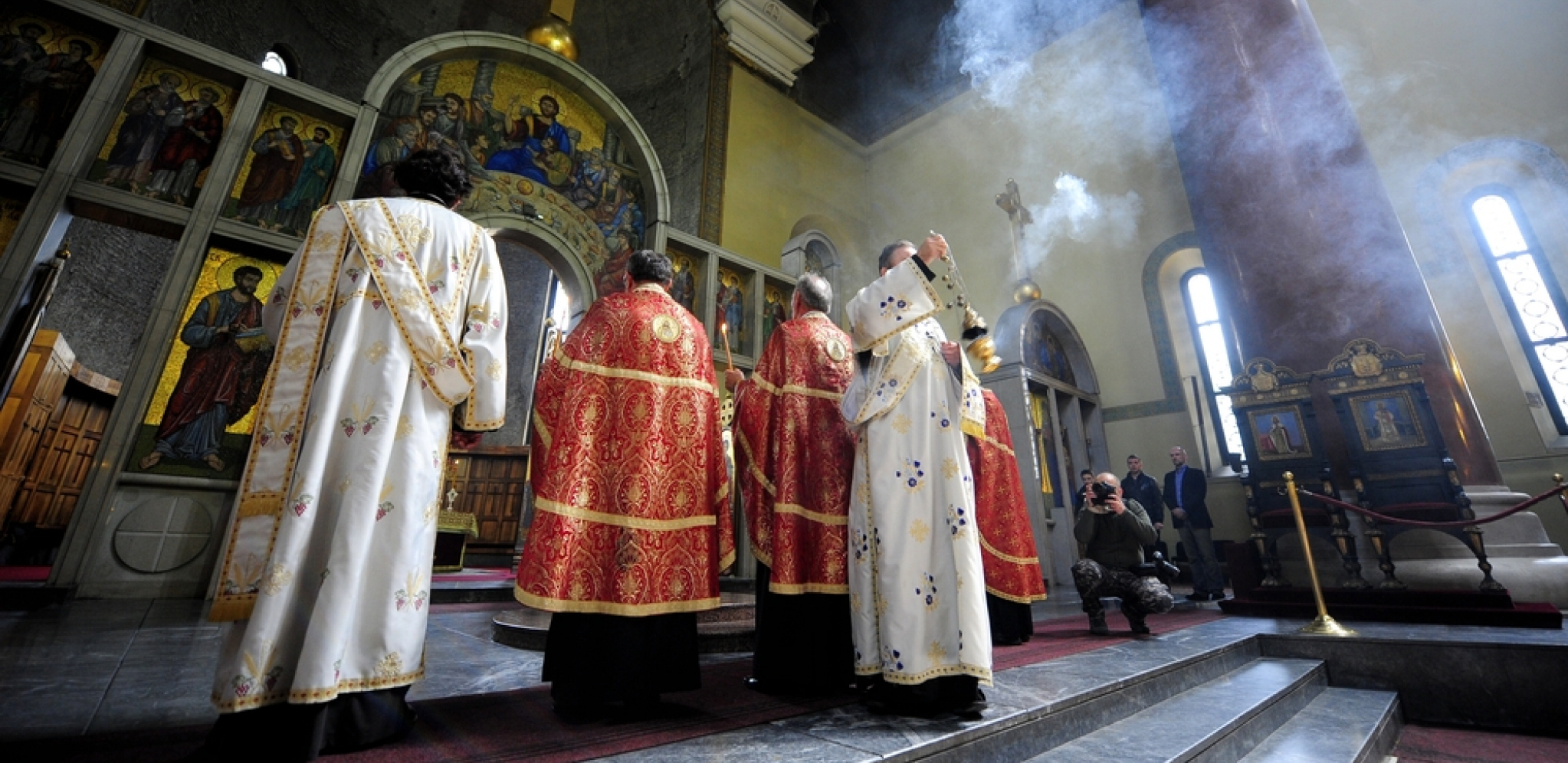 CELA SRBIJA PRIČA O NJEMU Sveštenik na liturgiji trgao mnoge vernike (FOTO)