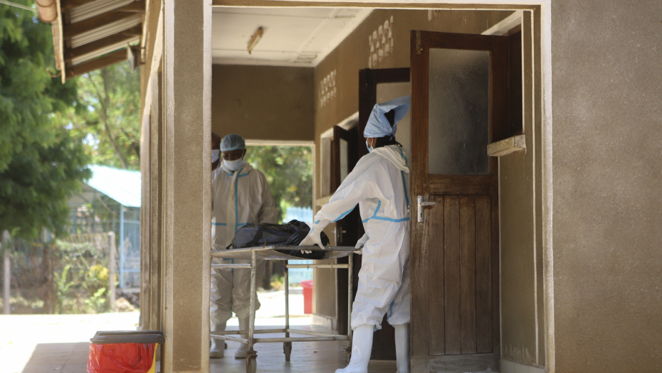 RITUALNO SEKTAŠKO SAMOUBISTVO Pronađeno stotine tela, porodice slomljene pred bolnicom