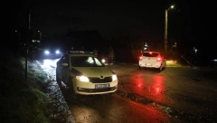 U BRDIMA SPASIOCI PRETRAŽUJU TEREN SA BATERIJSKIM LAMPAMA, SVE VRVI OD POLICIJE Alo! na mestu potrage za malom Dankom (FOTO/VIDEO)