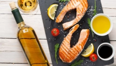 KOJE VINO I KADA DODATI JELIMA? Piletina voli belo vino a ovo voće se idealno slaže sa crnim