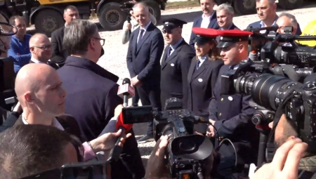 "LJUDI, IZGRADISTE CELU SRBIJU" Vučić prišao radnicima, obratio se jednoj dami - OVOM PITANJU SE NI ONA NIJE NADALA