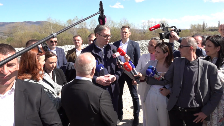 POTREBNO JE DA STALNO RADIMO, DA GRADIMO NOVE PUTEVE, PRUGE... Vučić: Ovaj projekat je od presudnog značaja za celu Srbiju