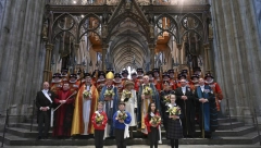 KRALJ ČARLS SE OBRATIO NACIJI U USKRŠNJOJ PORUCI Evo šta je poručio u jeku priča o njegovoj i Kejtinoj bolesti