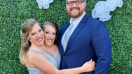 UDALA SE JEDNA OD SIJAMSKIH BLIZNAKINJA Evo kako izgleda njihov bračni život i da li ''dele'' muža!