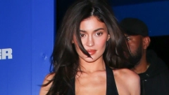 HAOS SA PLASTIČNOM ODEĆOM Kajli Džener naljutila borce za ekologiju, fotka usijala mreže