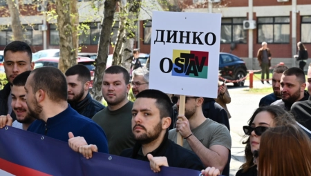 "NEĆEMO ODUSTATI OD ZAHTEVA DA PROFESOR GRUHONJIĆ BUDE OTPUŠTEN!" Kristofer Hil dolazio da pruži podršku Dinku, studenti tražili da sasluša i njih