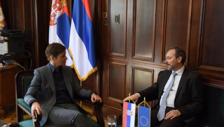 ZABRINUTOST I NESLAGANJE ZBOG PREPORUKE O PRIJEMU TZV. KOSOVA U SAVET EVROPE Ana Brnabić se sastala sa Emanuelom Žiofreom