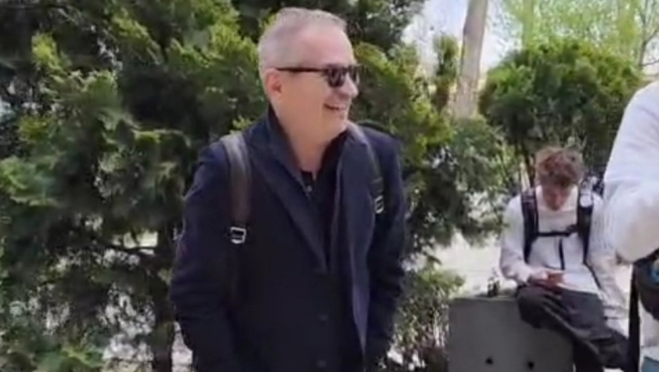 SKANDALOZNO! Muž dekanice Filozofskog fakulteta u Novom Sadu prostački vređao novinarku! (VIDEO)