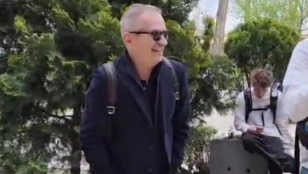 SKANDALOZNO! Muž dekanice Filozofskog fakulteta u Novom Sadu prostački vređao novinarku! (VIDEO)