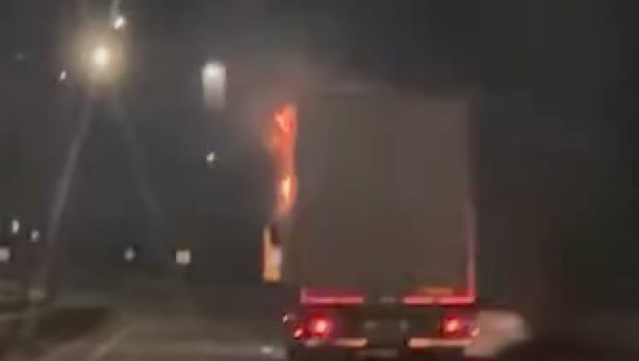 ZAPALIO SE KAMION NA PANČEVAČKOM PUTU Nije poznato da li ima povređenih (VIDEO)