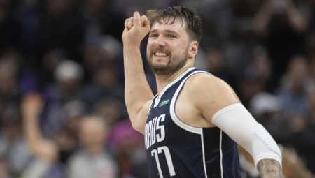 ODUŠEVLJENI DŽORDAN, JARIĆ, LJULJ... Luka Dončić pokazao pravu "zver" iz garaže (VIDEO)