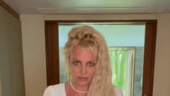 POTPUNI SUNOVRAT POP PRINCEZE Posle skandala Britni Spirs izveli iz hotela bosu, na sebi je imala samo donji veš