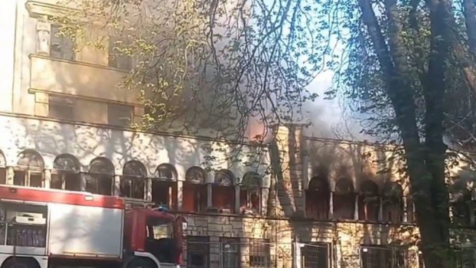 VATROGASCI SE BORE SA VATRENOM STIHIJOM Požar u centru Vrnjačke Banje (VIDEO)