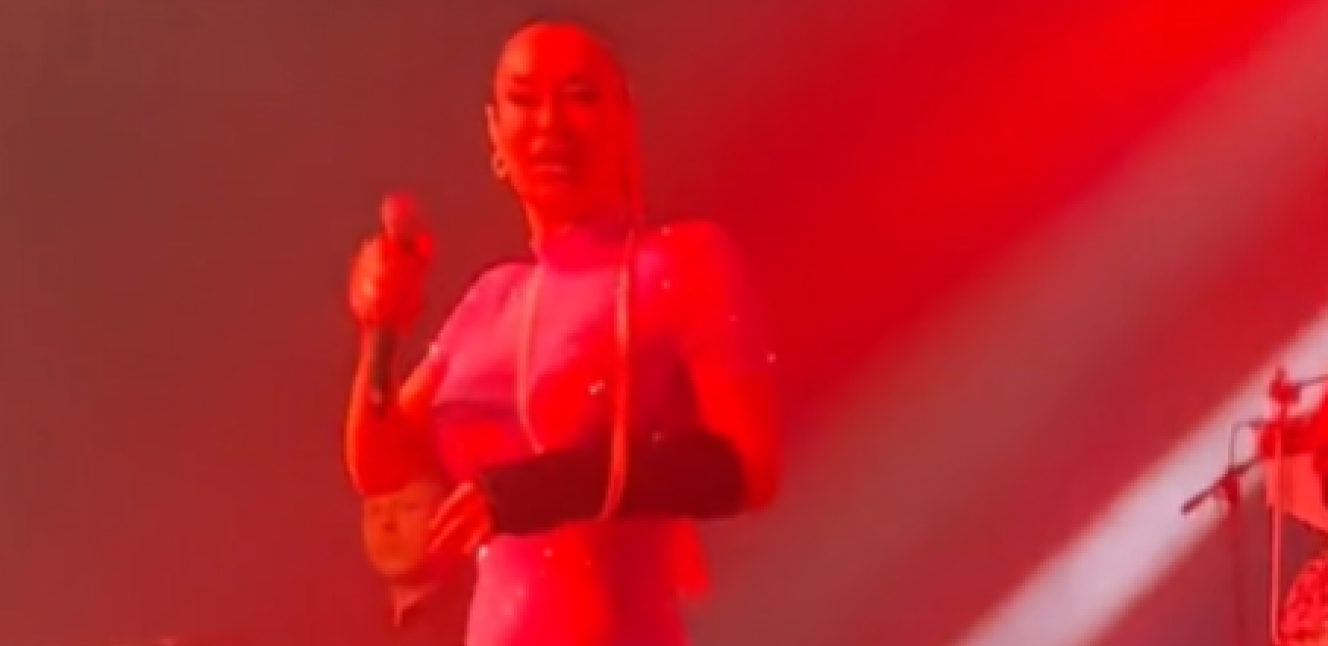 TEA TAIROVIĆ POVREĐENA PEVALA Izašla na binu sa longetom na ruci, pa zapalila publiku!