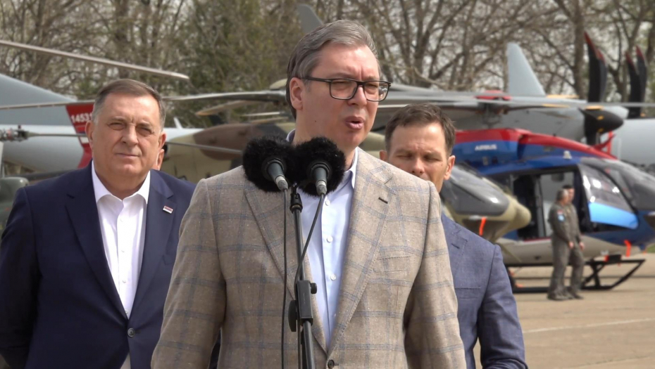 "USKORO ĆETE VIDETI GAĐANJE SRPSKIH DRONOVA" Vučić se obratio u Batajnici: "Gavrani" će praviti veliku razliku (VIDEO)