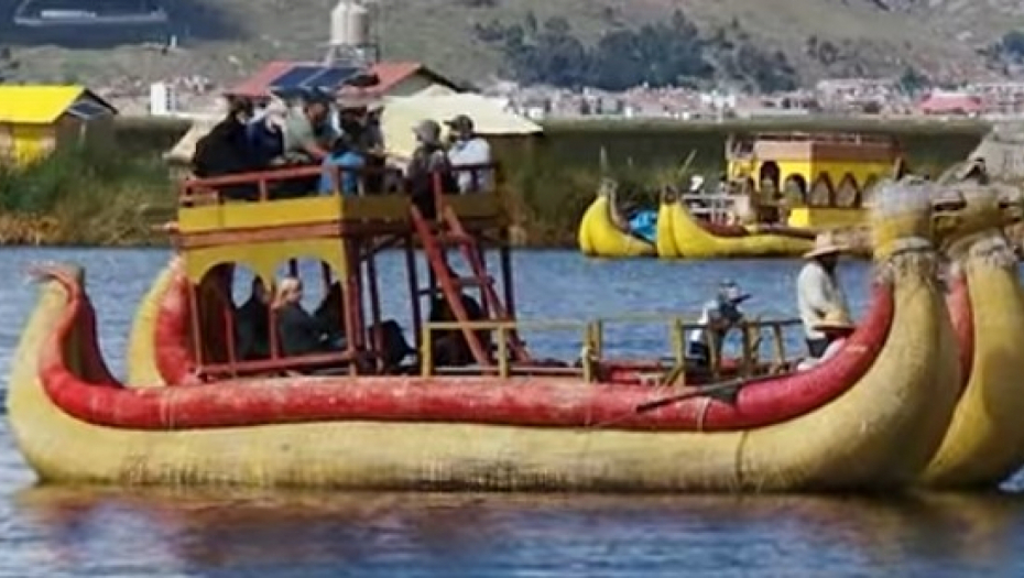 URU, PLEME KOJE ŽIVI NA PLUTAJUĆEM OSTRVU OD TRSKE Nemaju novac ni struju, ali poseduju jednu bitnu stvar! (FOTO)