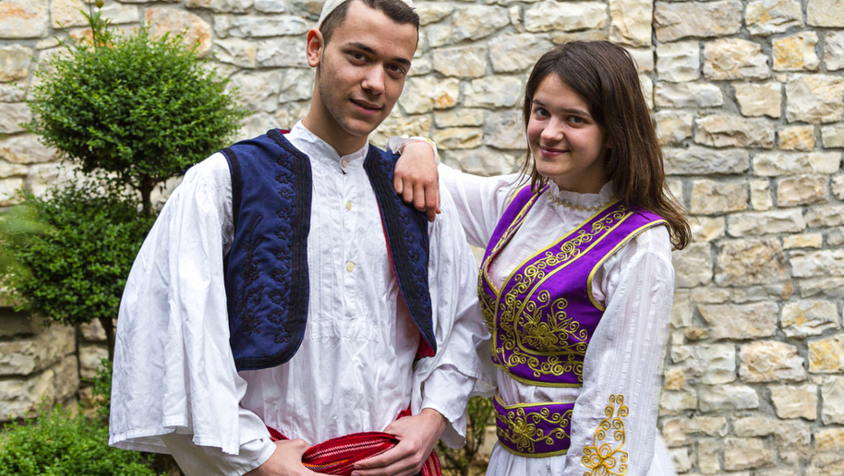 LJUBAVNA PRIČA SRPKINJE I ALBANCA POTRESLA JE REGION Dokaz da prava ljubav pobeđuje sve predrasude!