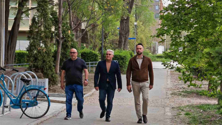 POČINJU PREGOVORI SA STUDENTIMA!  Rektor Univerziteta u Novom Sadu zajedno sa dekanima stigao na Filozofski fakultet (FOTO)