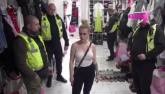 VANREDNO STANJE U ELITI! Obezbeđenje uletelo munjevitom brzinom, učesnica ne može da se kontroliše