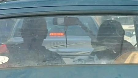 NEMA ROMANTIKE BEZ "STOJADINA" Žena na OVAJ NAČIN olakšala mužu vožnju, ljudi na mrežama ODUŠEVLJENI (VIDEO)