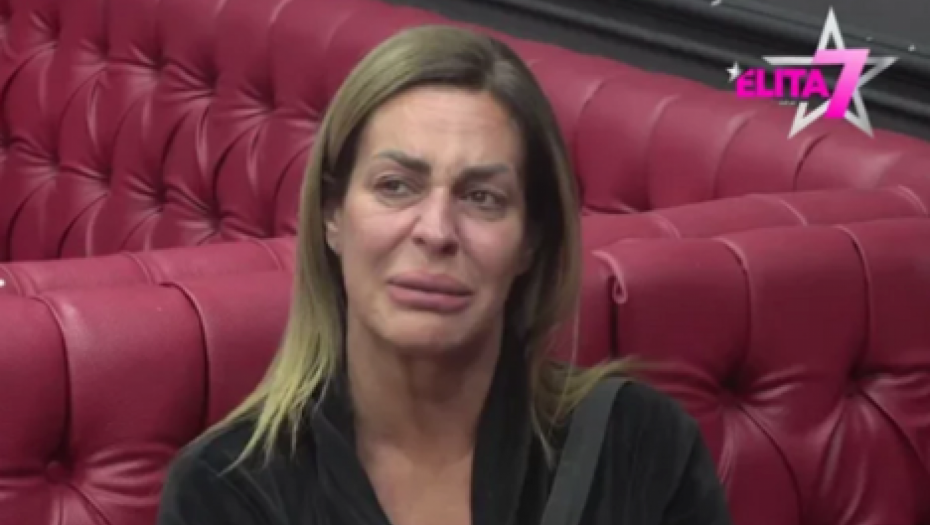 KAČAVENDI SE SLOŠILO NA SAHRANI MAJKE Milena zavšila na lekovima za smirenje, slomljena od tuge!