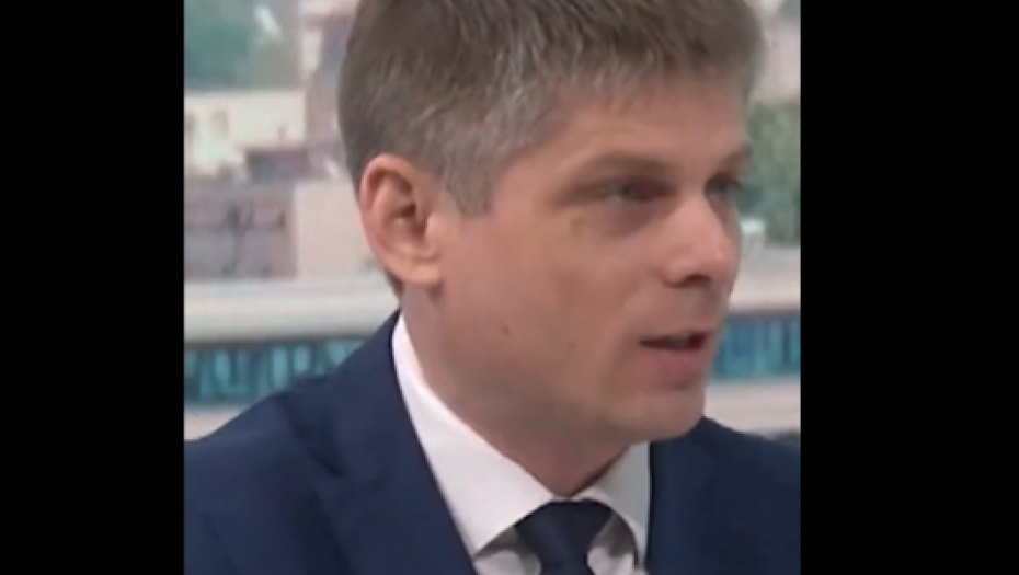 CEH UVEK PLAĆA NAROD Oglasio se i Arno Gujon
