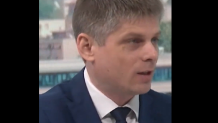 CEH UVEK PLAĆA NAROD Oglasio se i Arno Gujon