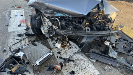 SUSTIGAO AUTOMOBIL ISPRED SEBE, PA SE ZAKUCAO U NJEGA Jeziva nesreća kod Požege, delovi vozila rasuti po putu