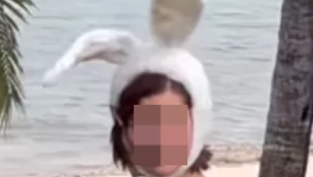 KO JE OVA ZEČICA? Slavna manekenka proslavila Uskrs zavodljivim slikama, jedno je svima privuklo pažnju