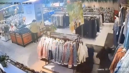 DRAMA U TRŽNOM CENTRU  Urušio se pod radnje, nekoliko osoba povređeno (VIDEO)