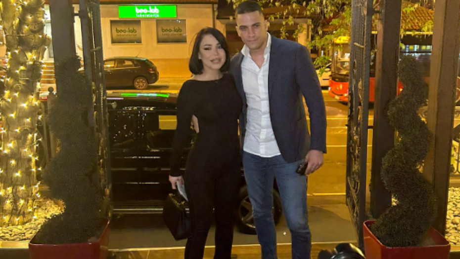 ALEKSANDRA SA BIZNISMENOM NAPUSTILA SRBIJU! Pevačica nakon udesa otišla na ovu egzotičnu destinaciju, a društvo joj pravi novi dečko!