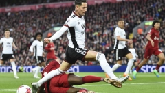 OVAKO NEŠTO SE NE PAMTI Trener brutalno ponizio srpskog vezistu, Engleska u šoku (VIDEO)