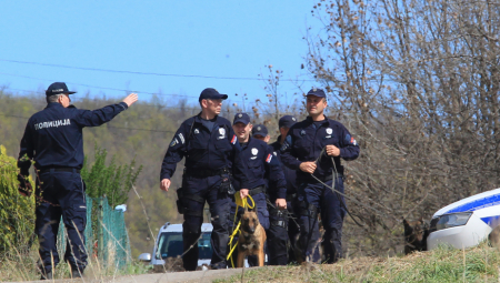 ŽANDARMERIJA PRETRAŽUJE POLJA U SELU LUKA KOD BORA Traga se za dokazima