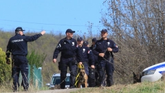 ŽANDARMERIJA PRETRAŽUJE POLJA U SELU LUKA KOD BORA Traga se za dokazima