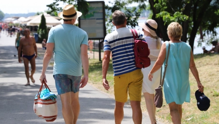 SEZONA NA ADI ZVANIČNO OTVORENA! Tropske temperature ne smetaju kupačima - evo kako se kreću CENE!