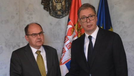 VUČIĆ SE ŠMITOM "Ponovio sam našu podršku Dejtonskom sporazumu, kojim se ujedno poštuju i teritorijalni integriteti BiH i Republike Srpske"