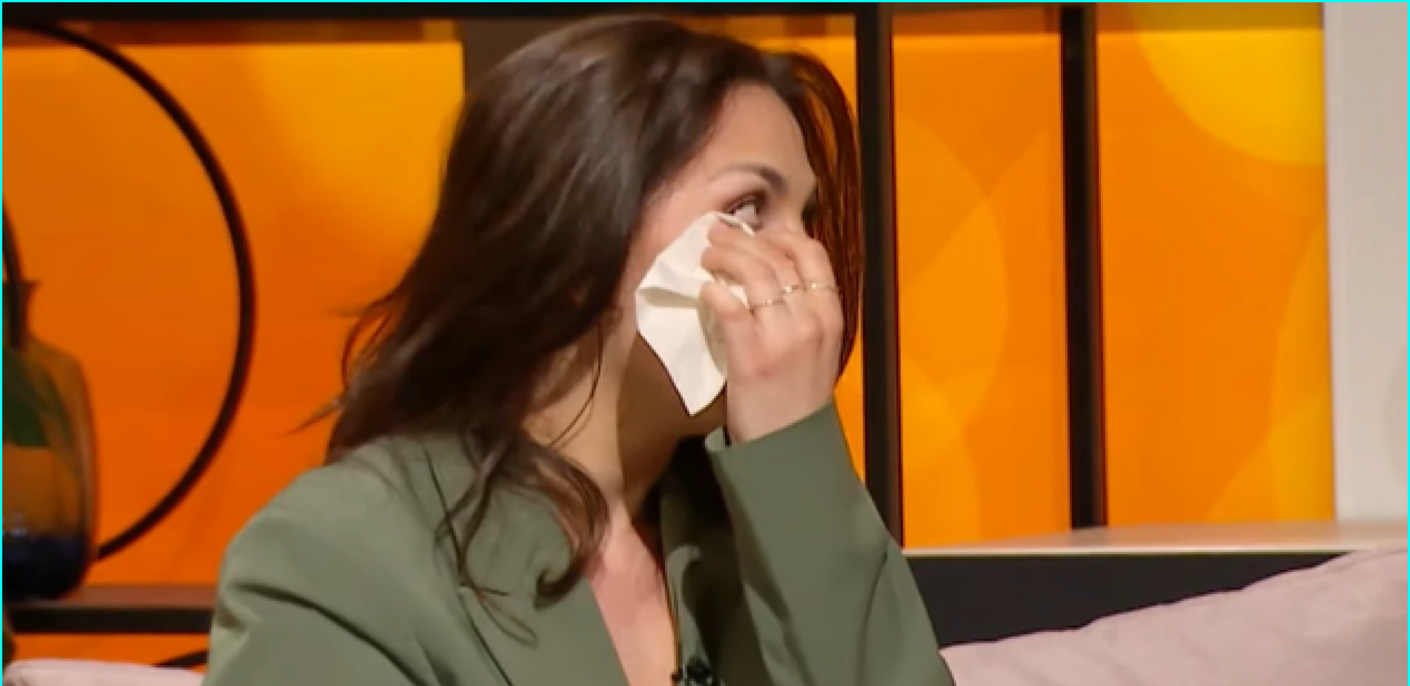 PLJUVALI SU ME NA ULICI, OSEĆALA SAM SE KAO SMEĆE! Pevačica preživljavala pakao, a onda joj se život promenio preko noći!