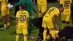 UŽASNE SCENE U ARGENTINI Huligani kamenom pogodili u lice fudbalera, na trenutak izgubio svest (VIDEO)