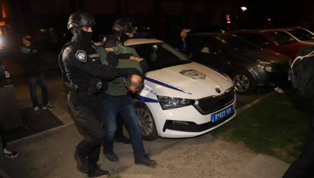 OSUMNJIČENI ZA DANKINO UBISTVO STIGLI U TUŽILAŠTVO Zavijaju sirene, policija ih dovela na saslušanje (VIDEO)